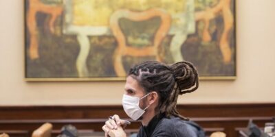 Le bureau du procureur suprême demande au secrétaire de l&rsquo;organisation Podemos six mois de prison pour avoir agressé un policier