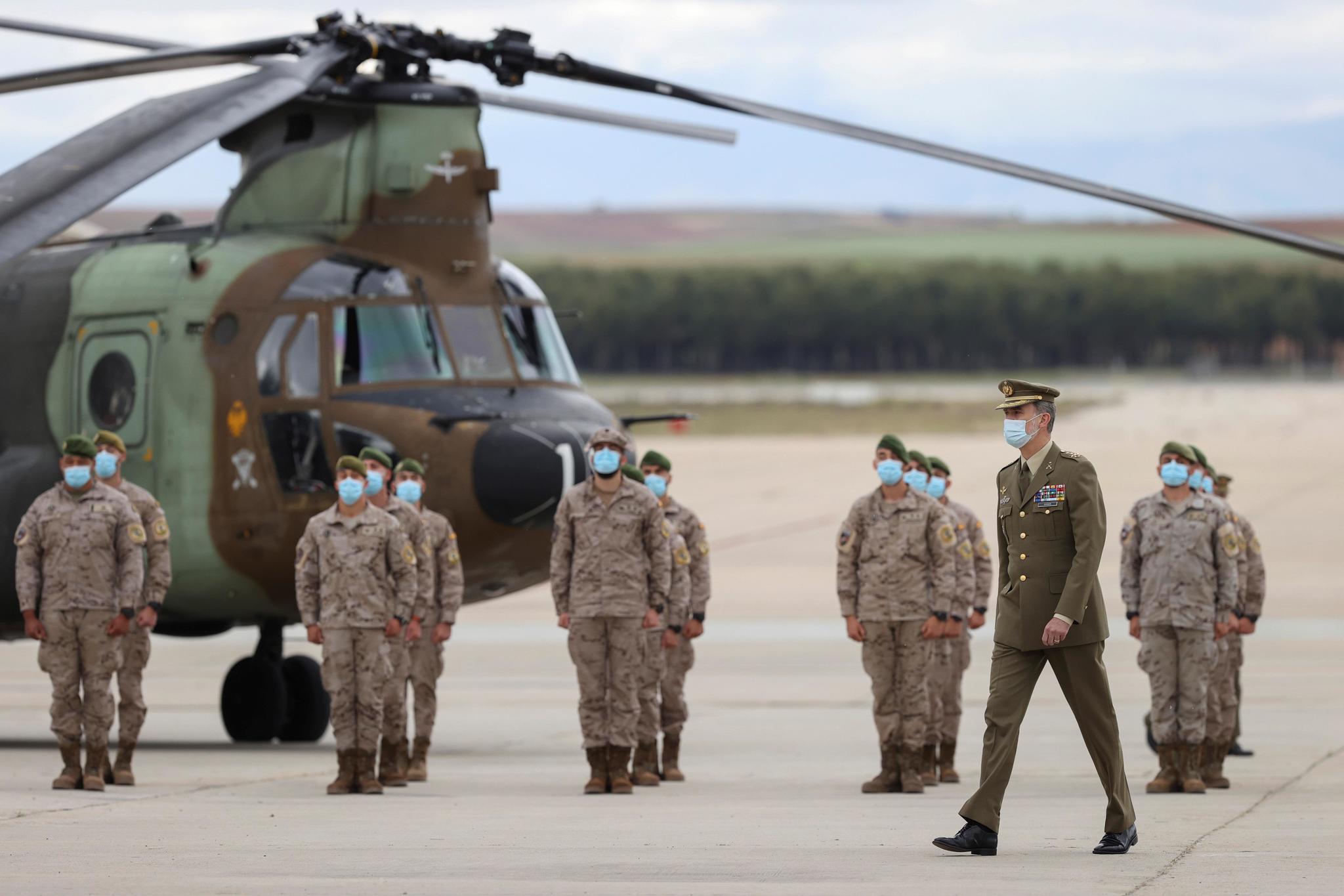 Don Felipe passe en revue les troupes nouvellement arrivées