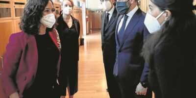 Abascal demande à Ayuso la présidence de l&rsquo;Assemblée de Madrid pour Vox et le président répond: « Nous devrons le voir »