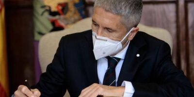 Le PSOE et Moncloa tentent de reconstruire l&rsquo;image de la ministre Marlaska avec une campagne de soutien sur les réseaux sociaux
