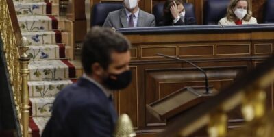Le CIS de Tezanos maintient le PSOE en tête, bien qu&rsquo;avec un fort revers après les élections 4-M