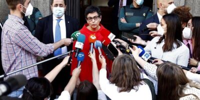 Le gouvernement maintient des lignes ouvertes avec le Maroc et n&rsquo;exclut pas la médiation du roi Felipe VI
