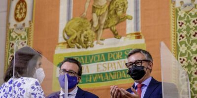 Vox consomme son boycott du gouvernement andalou en renversant deux initiatives clés au Parlement