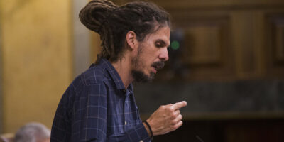 La Cour suprême ouvre le procès au secrétaire de l&rsquo;Organisation Podemos, Alberto Rodríguez, pour une attaque contre l&rsquo;autorité en attaquant un policier.