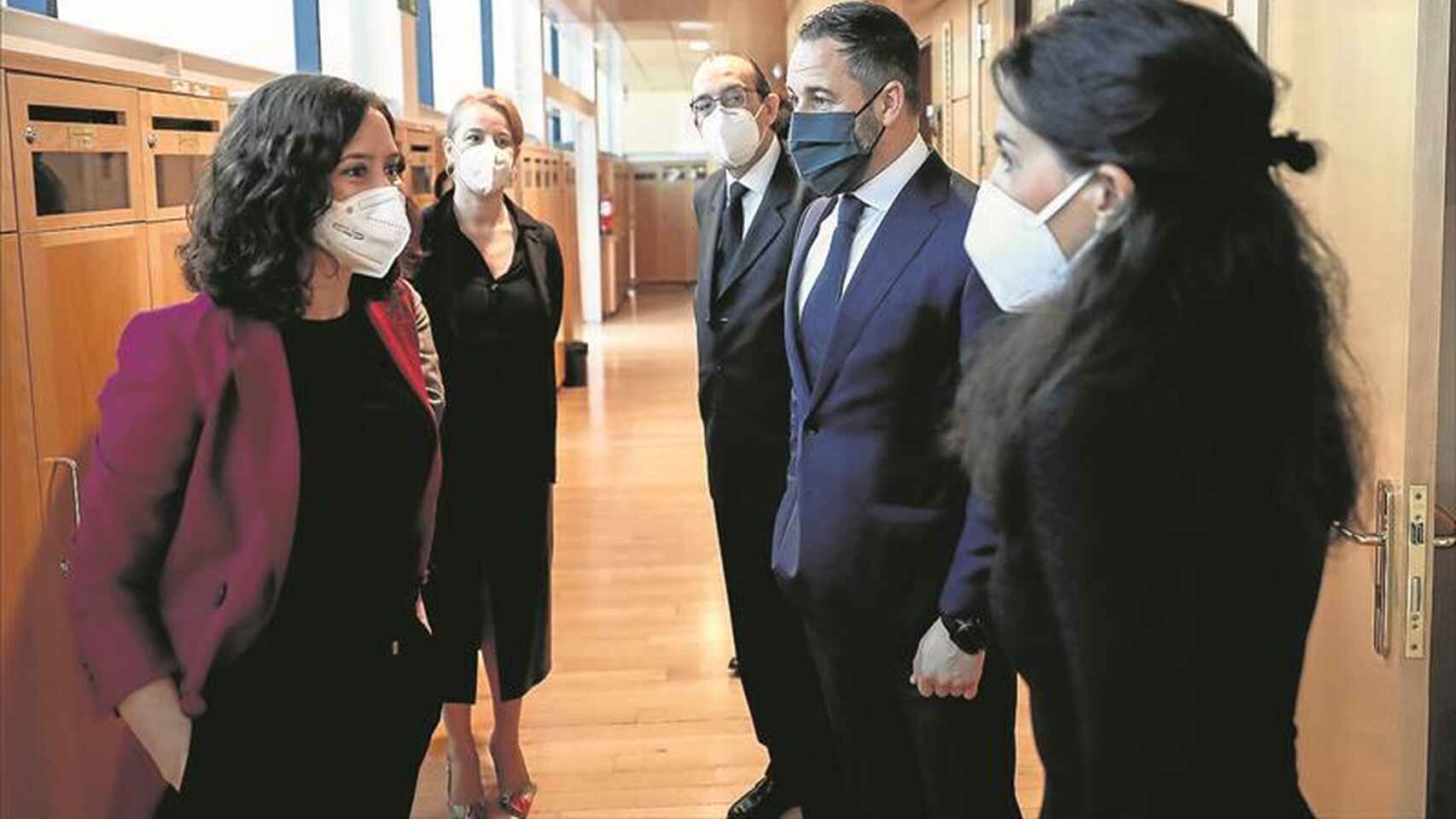 Ayuso avec Abascal et monastère.