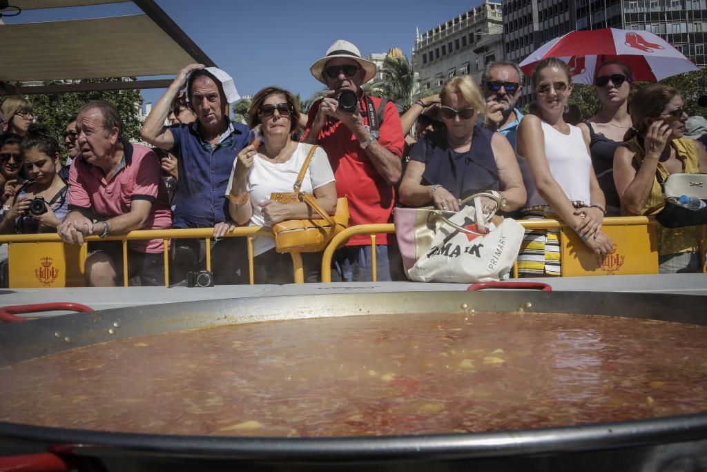 Paella géante d'un concours à Valence.