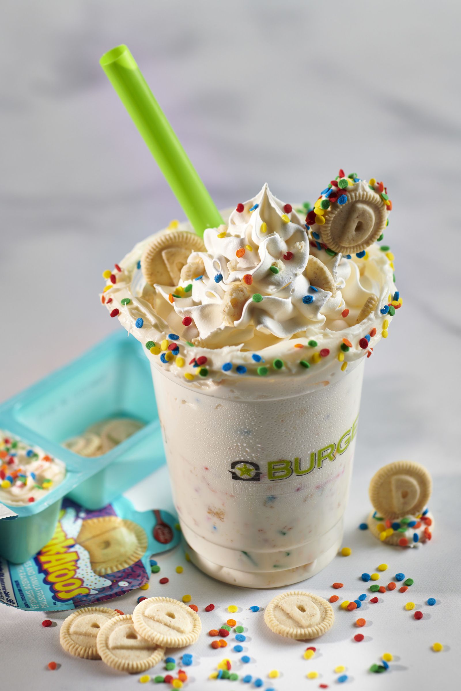 BurgerFi offre un bonbon "Souffle du passé" avec un Shake Dunkaroos limité BurgerFi offre un bonbon "Souffle du passé" avec un Shake Dunkaroos limité