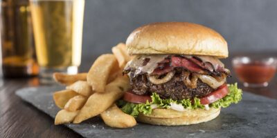 Célébrez le mois national des hamburgers avec les options alléchantes de TooJay&rsquo;s Deli