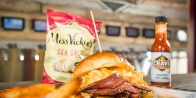 Crave Hot Dogs and BBQ arrive à Venise, en Floride!