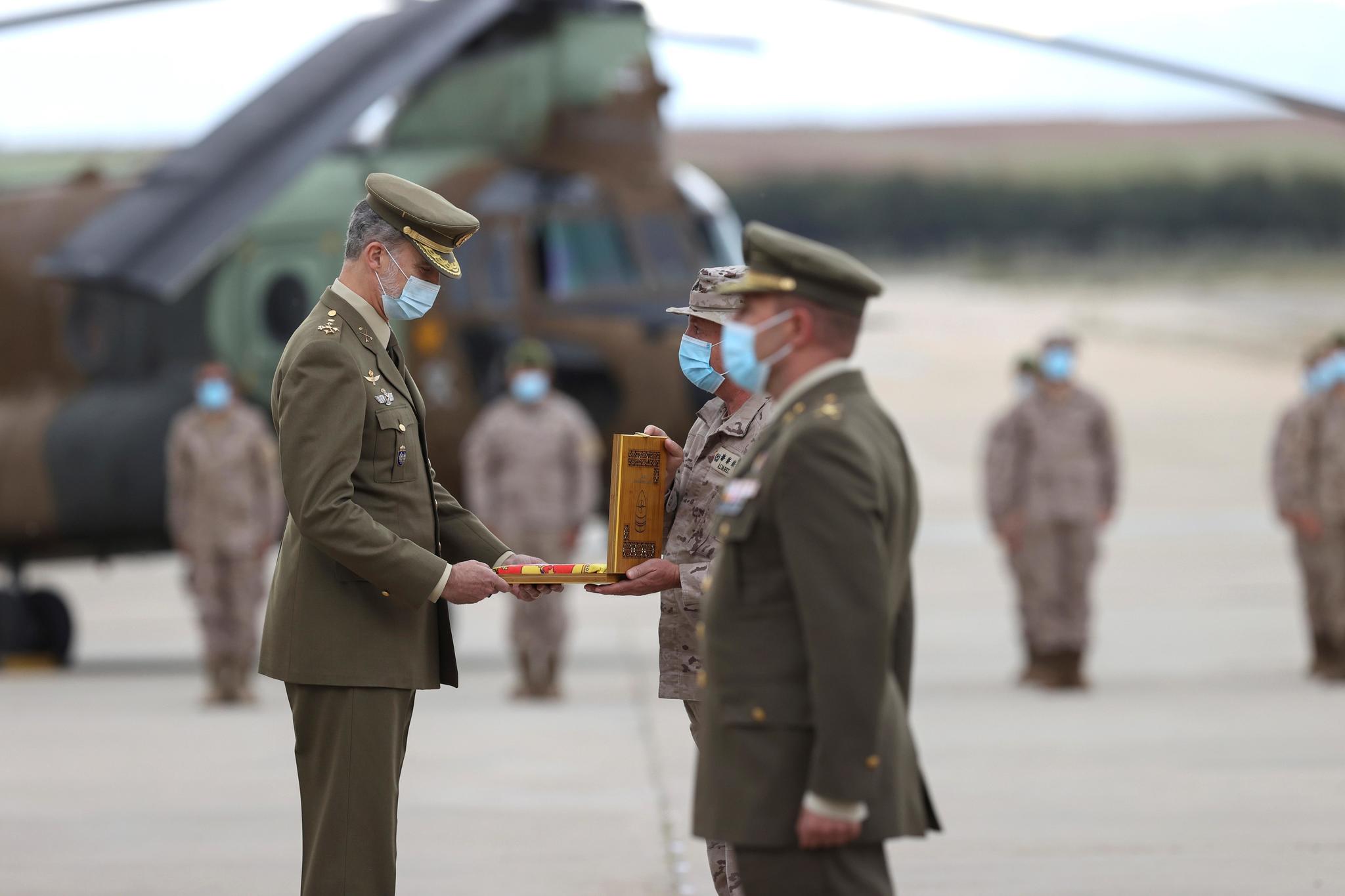 Felipe Vi reçoit le dernier drapeau espagnol abaissé en Afghanistan