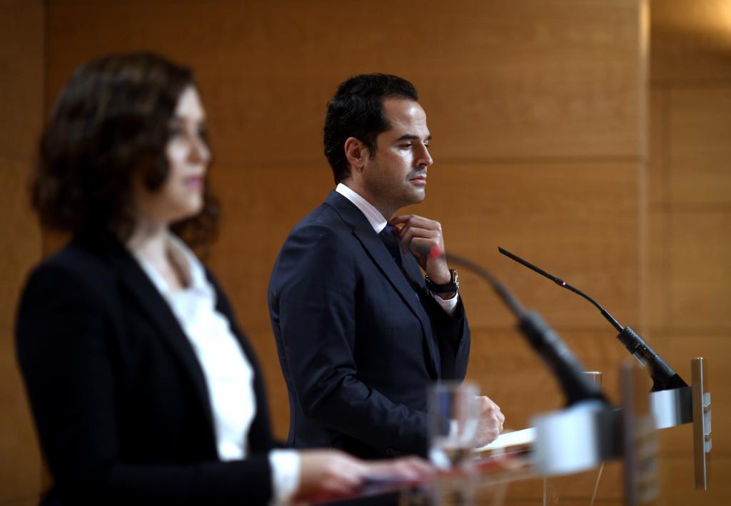 Aguado, lors d'une conférence de presse alors qu'il était vice-président, avec Ayuso.