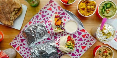 Le concept populaire de New York, The Hummus & Pita Co. débarque en Californie avec un emplacement phare à Los Angeles