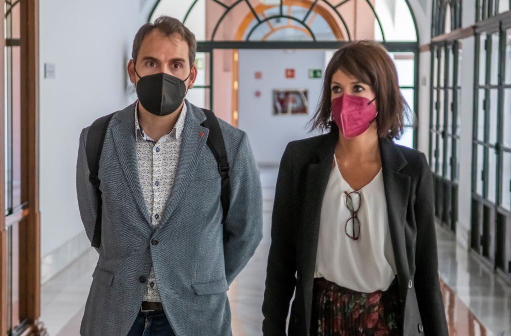 Toni Valero et Martina Velarde, en visite au Parlement andalou.