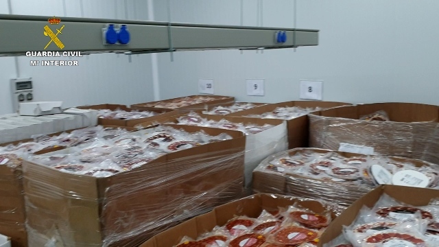 Une partie des emballages de produits tranchés confisqués qui ont été préparés pour la vente.