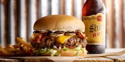 Willie&rsquo;s Grill & Icehouse célèbre sa grande ouverture à Cibolo