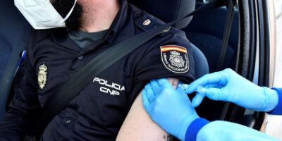 Un tribunal enquête pour savoir si la Generalitat a tergiversé en retardant la vaccination des agents de la police et de la garde civile