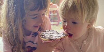 Filles disparues Tenerife : la mère d&rsquo;Anna et Olivia, coulée après avoir appris que la bouteille et le drap retrouvés appartiennent au père : « Mon seul rêve est que nous soyons ensemble »