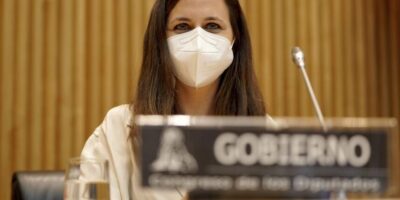 Le gouvernement considère qu&rsquo;une famille nombreuse est une famille composée d&rsquo;un parent et de deux enfants
