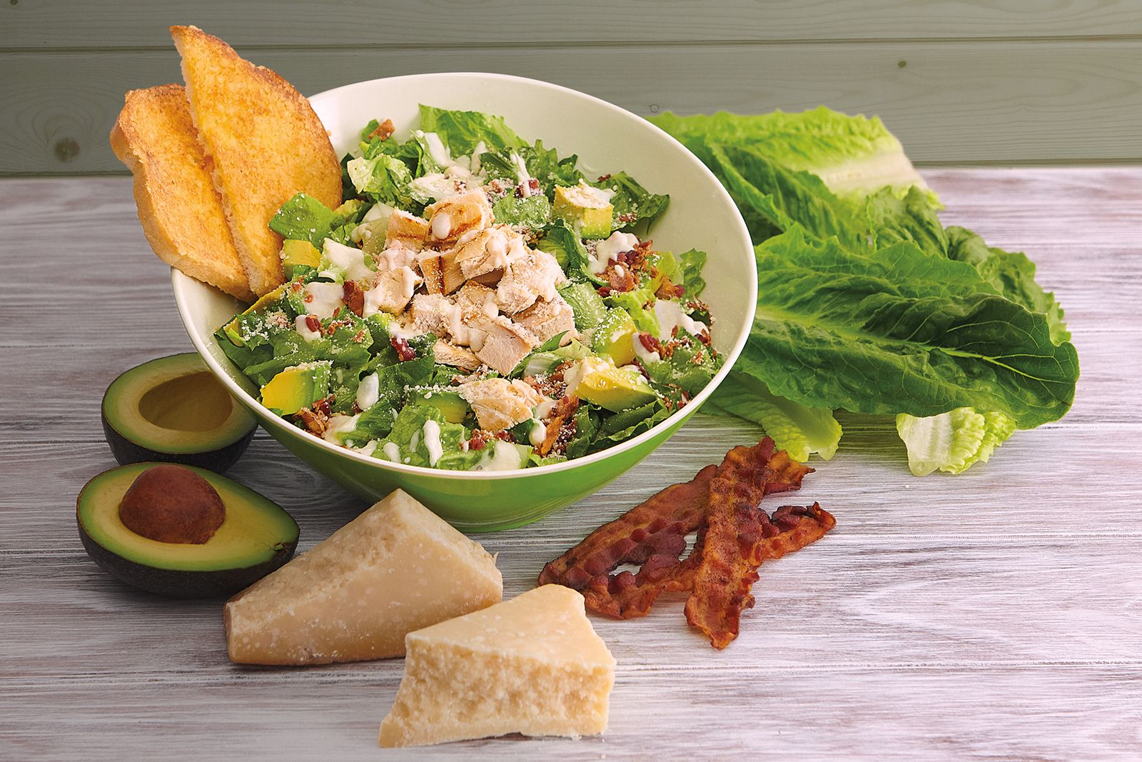 Salade César au poulet Farmer Boys Farmer Boys lance deux offres à durée limitée pour l'été