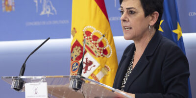 Bildu demande de modifier la Constitution pour reconnaître la « plurinationalité » et ne pas « restreindre » un référendum en Catalogne