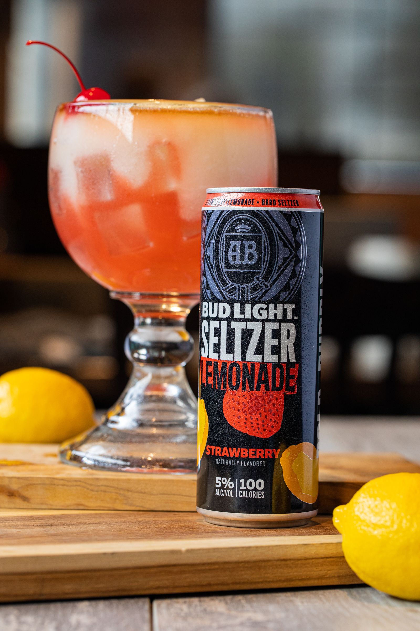 Logan's Roadhouse Tropical AF Hurricane Groupie Célébrez l'été à la Roadhouse avec les nouvelles gaufres frites de Logan