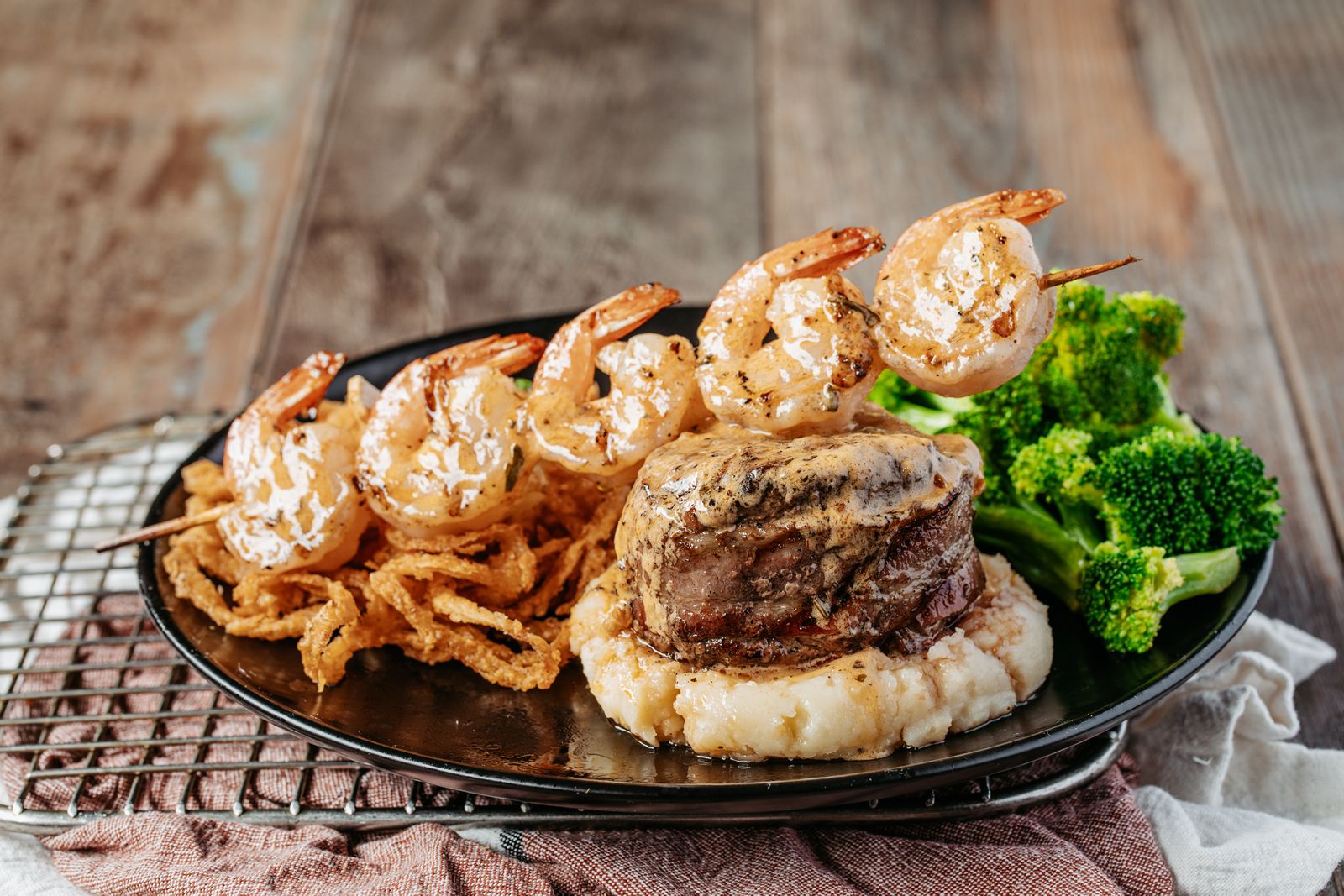 Offrez à l'Original Grill Master le week-end de congé avec le menu de la fête des pères de Logan