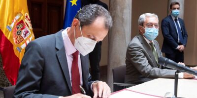 Le gouvernement recule et renvoie aux prix de recherche les noms des scientifiques, y compris des femmes