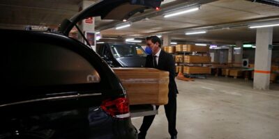 Les chiffres de la pandémie en 2020 : les décès ont grimpé de 17 % et les naissances de 5,9 %