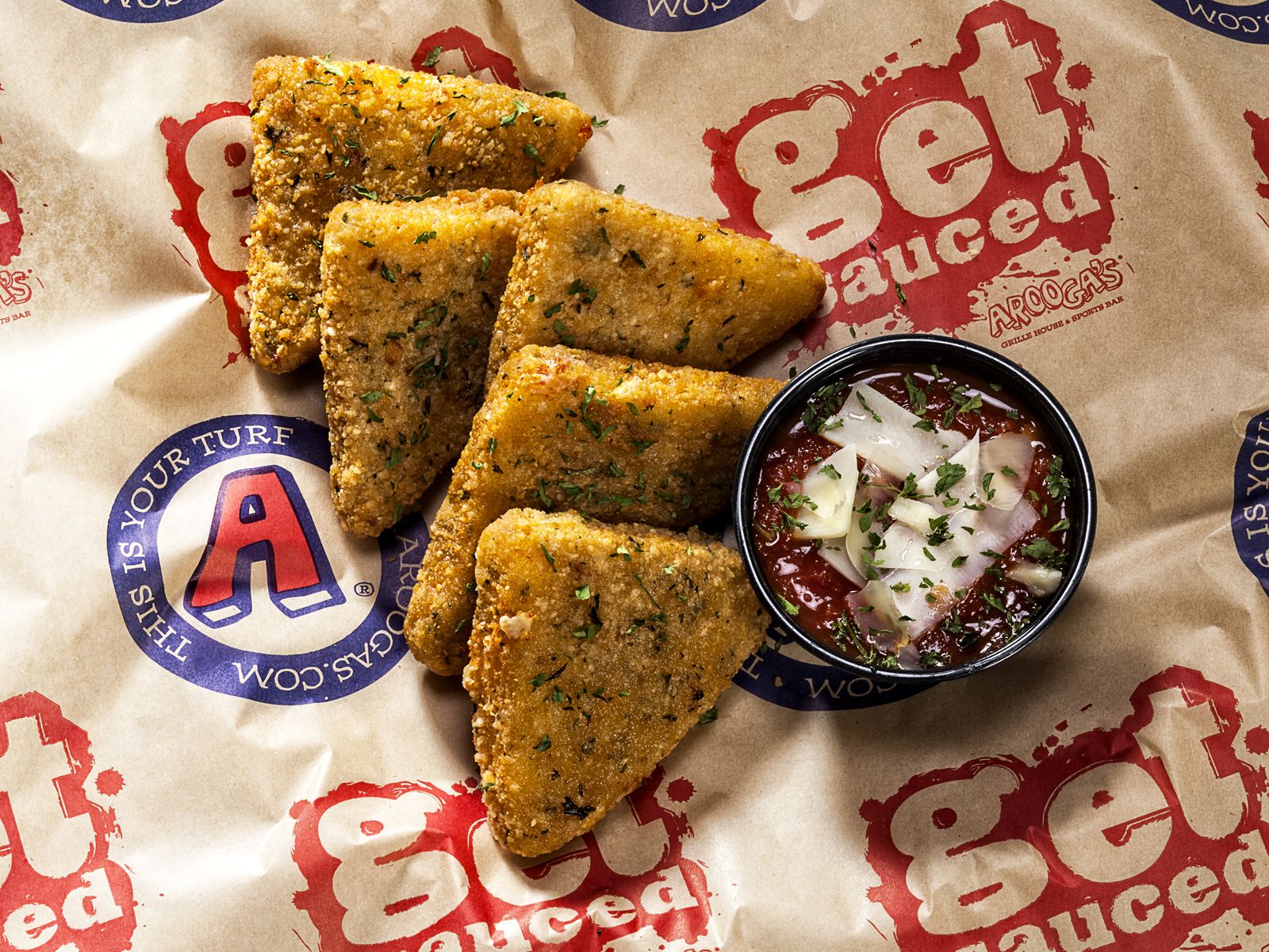 Arooga's Grille House & Sports Bar Triangles de mozzarella panés à la main Arooga's Grille House & Sports Bar reconnus parmi les meilleures franchises alimentaires 2021