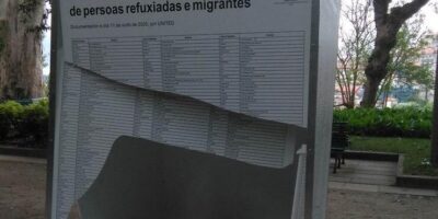 Ils attaquent l&rsquo;exposition de la Journée mondiale des réfugiés installée dans l&rsquo;Alameda de Santiago de Compostela