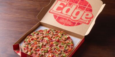 Amoureux de la garniture, réjouissez-vous!  Pizza Hut vous emmène tout le chemin vers le bord avec le retour national de la pizza à croûte mince emblématique