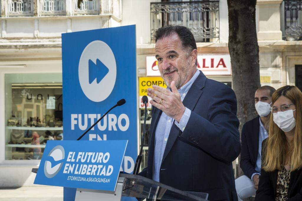 Le président du PP basque Carlos Iturgaiz lors d'un acte avec j