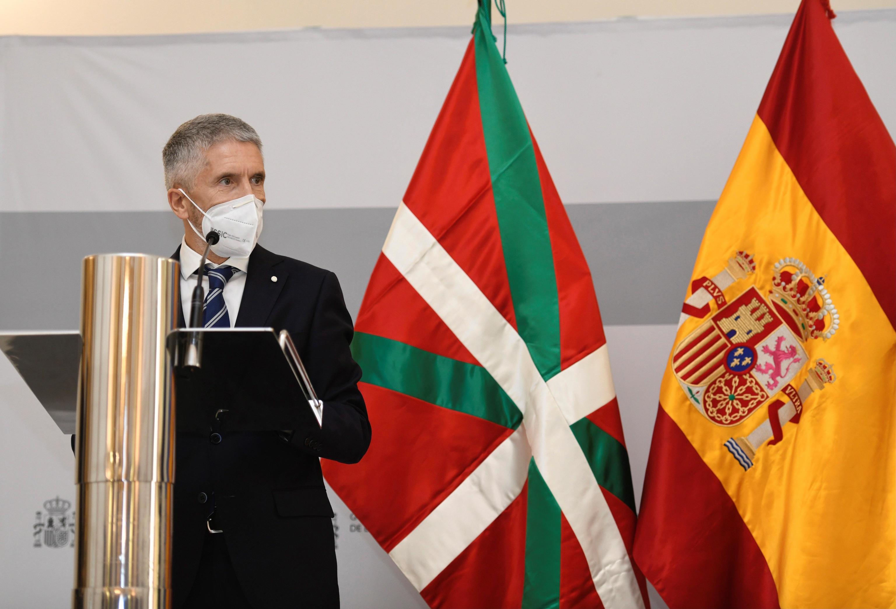 Le ministre de l'Intérieur Fernando Grande-Marlaska lors d'une conférence de presse après sa rencontre avec le vice-président Josu Erkoreka.