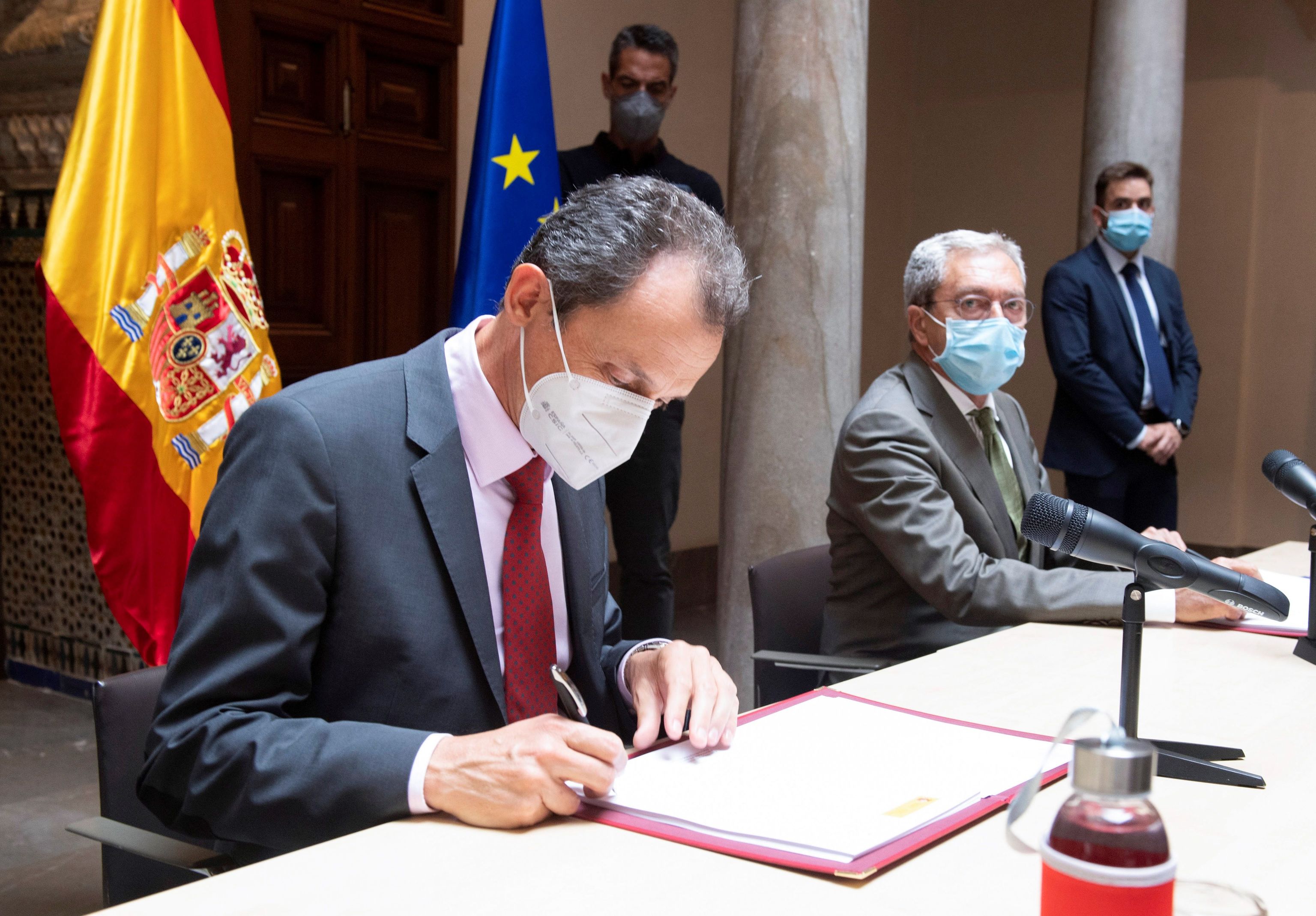 Le ministre de la Science et de l'Innovation