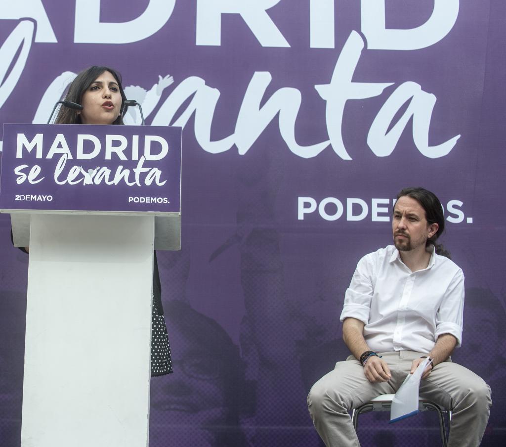 Dina Bousselham et Pablo Iglesias, dans un acte de Podemos en 2017.