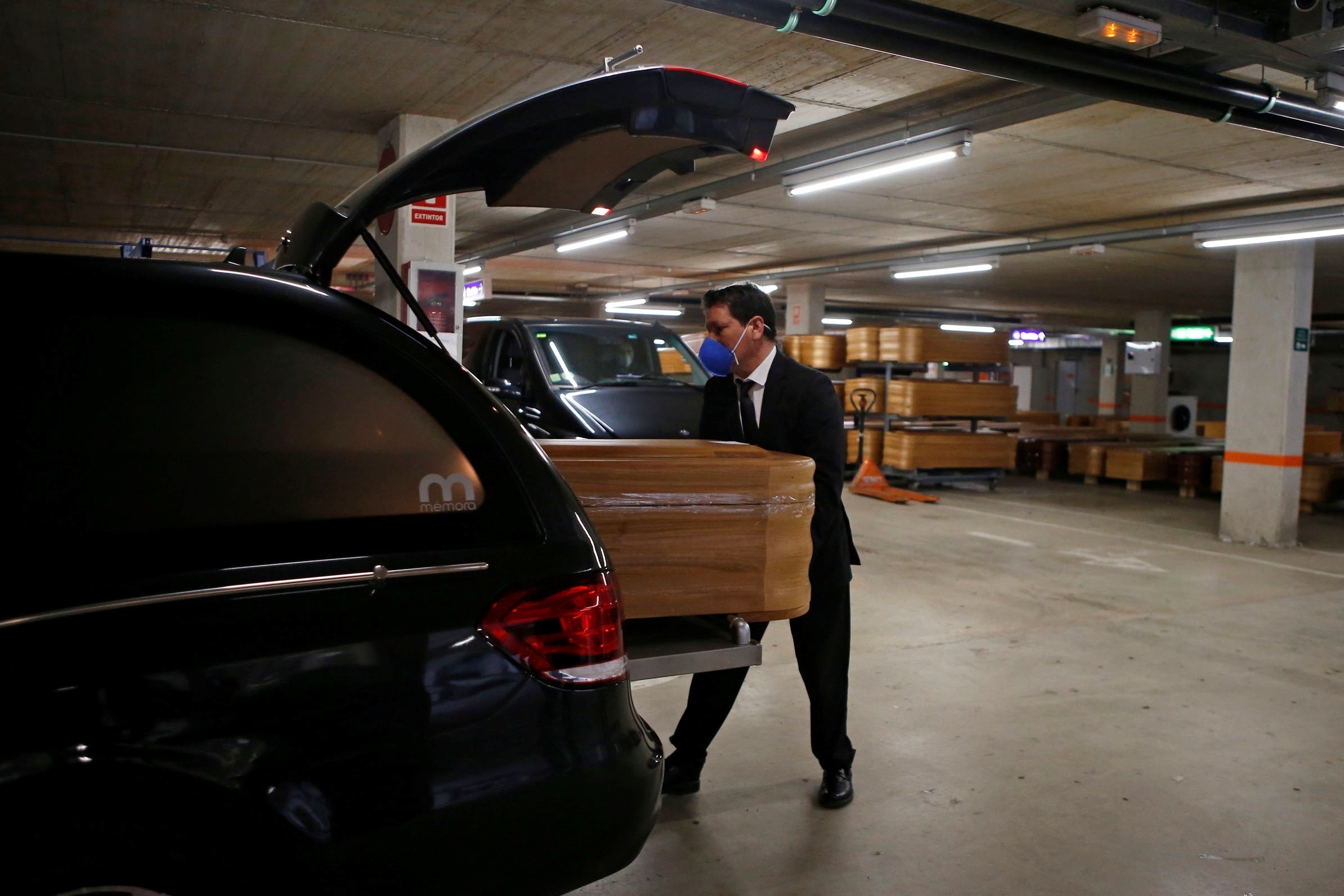 Salon funéraire de Barcelone plein de f