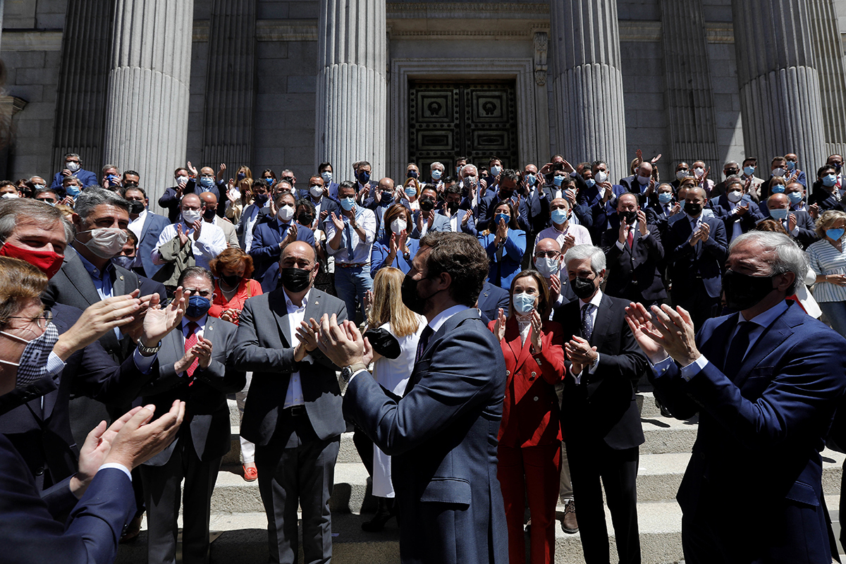 Les maires du PP et Pablo Casado, en mai.