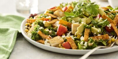 Noodles & Company apporte la saveur cet été avec le lancement de trois nouvelles salades