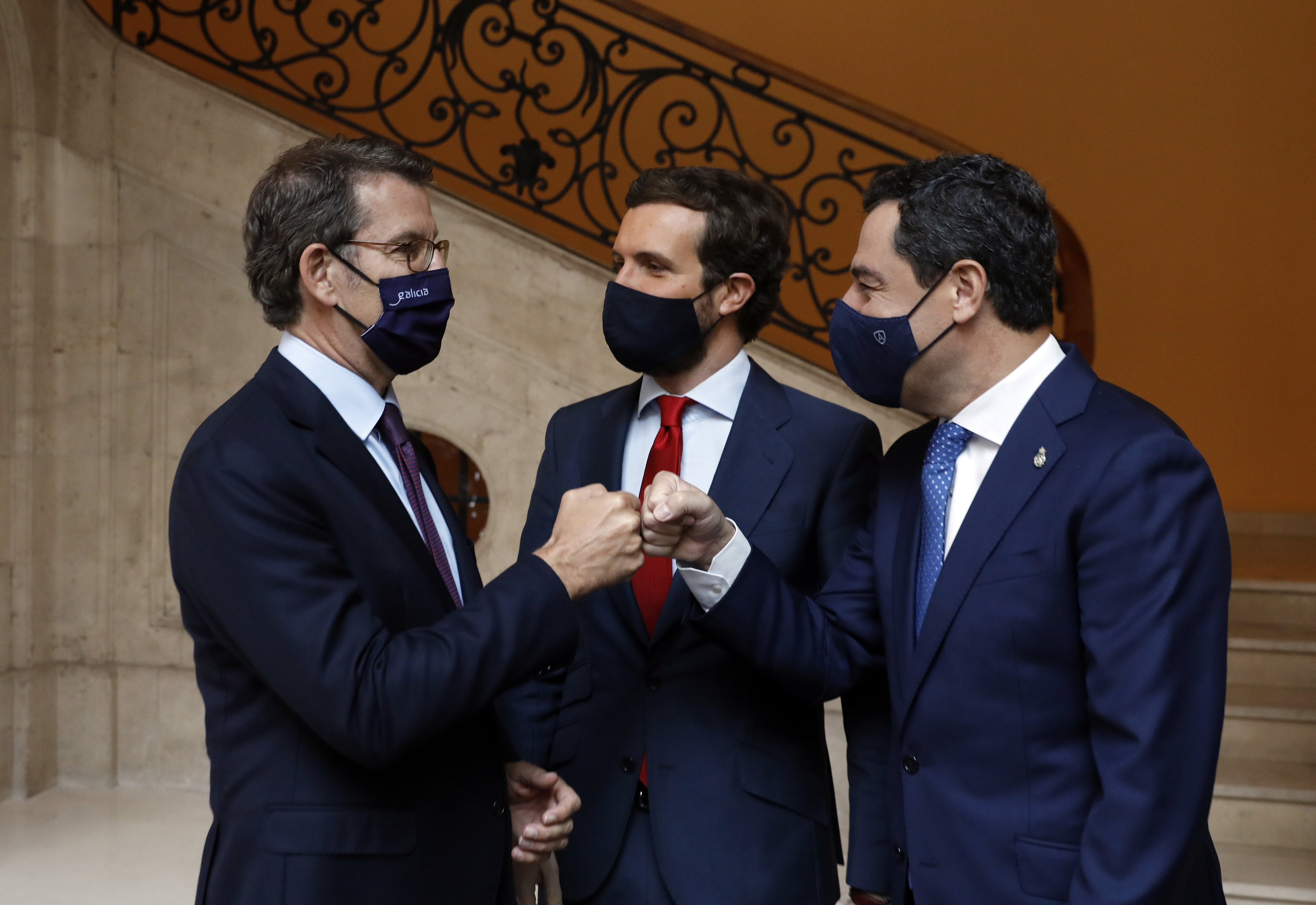 Pablo Casado, entre Alberto N