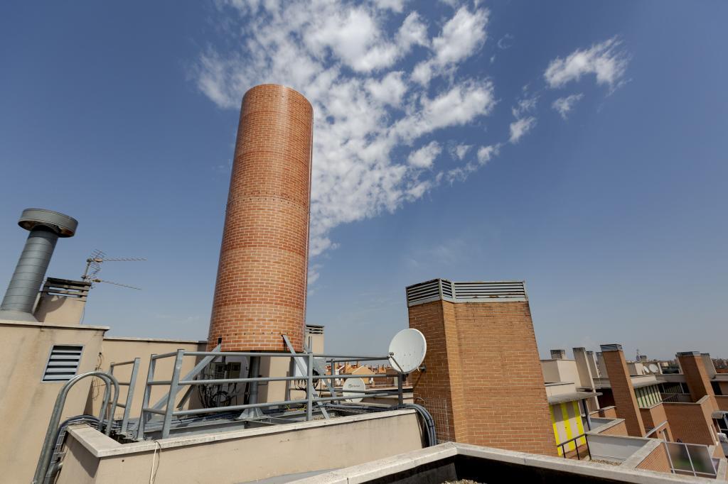 Antenne 5G recouverte de brique, à Legan