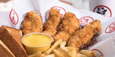 Slim Chickens se prépare pour l&rsquo;ouverture du 7 juin à Waco avec le premier franchisé de Brand au Texas