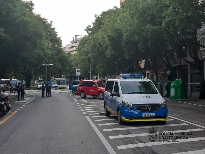 Dispositif de police pour empêcher l'homme, perché sur un gr