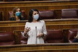 La porte-parole de Vox, Macarena Olona, ​​lors d'un discours