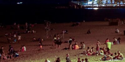 Trois arrêtés pour l&rsquo;agression de deux couples homosexuels sur la plage de Barcelone