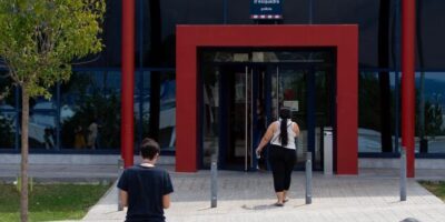 Nouveau cas de violence sexiste : il tue sa femme devant sa fille de deux ans et se suicide avec la ceinture de sécurité de la voiture