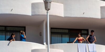 Le juge de Palma annule le confinement des 180 élèves non testés positifs au Covid