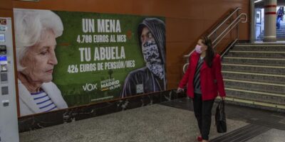 Le tribunal de Madrid soutient l&rsquo;affiche électorale de Vox contre les mineurs immigrés : « Ce ne sont pas des idées à interdire »