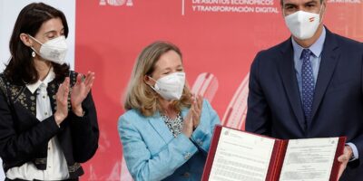 Le gouvernement défend que l&rsquo;état d&rsquo;alerte était « essentiel » et qualifie la décision constitutionnelle de « décision sans précédent »