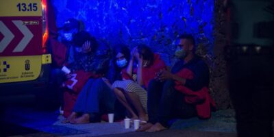 Une patera avec 14 immigrés arrive sur la plage de Levante à Benidorm