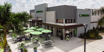 BurgerFi augmente le nombre de restaurants en construction et étend ses points de distribution pour redéfinir la façon dont le monde mange des hamburgers